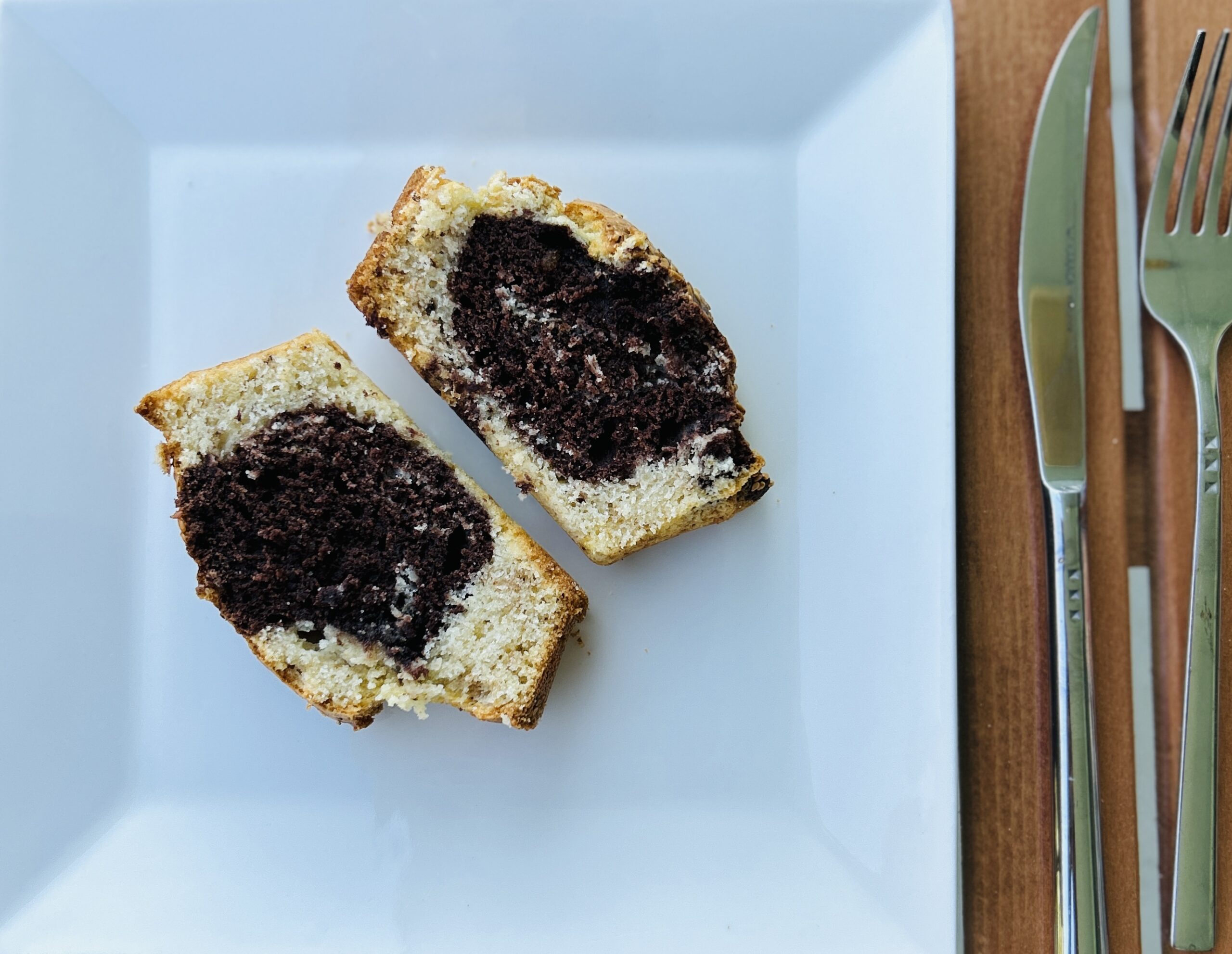 Glutensiz ve Pratik: 2 Kişilik Kakaolu Cevizli Kek